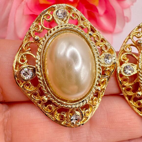 Vintage Faux Pearl Cabochon Filigree Rhinestone Huge Romantic Chic Clip Earrings - Picture 7 of 13